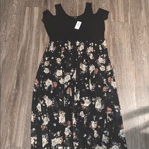 New Torrid size 2 black floral maxi dress